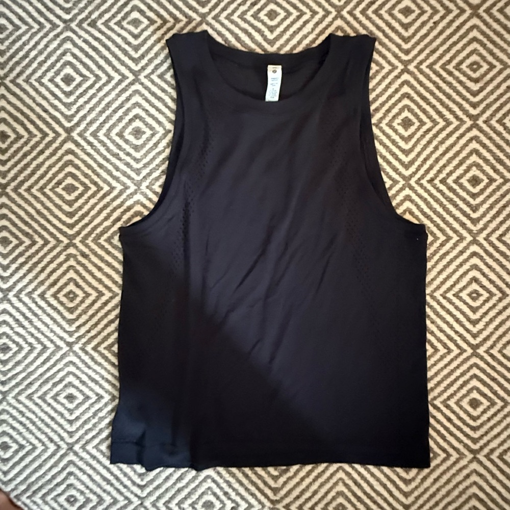 Lululemon Athletica Black Perforated Top size 4